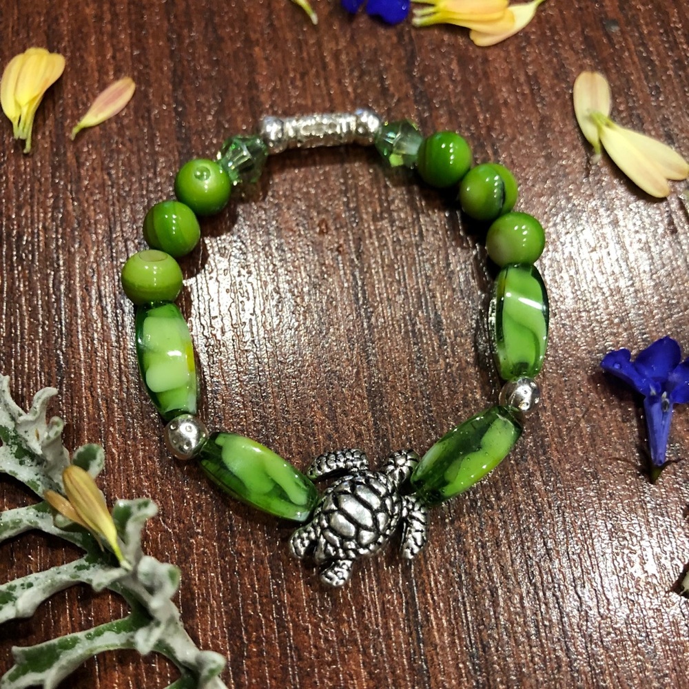 Green Beaded Turtle 🐢 Bracelet